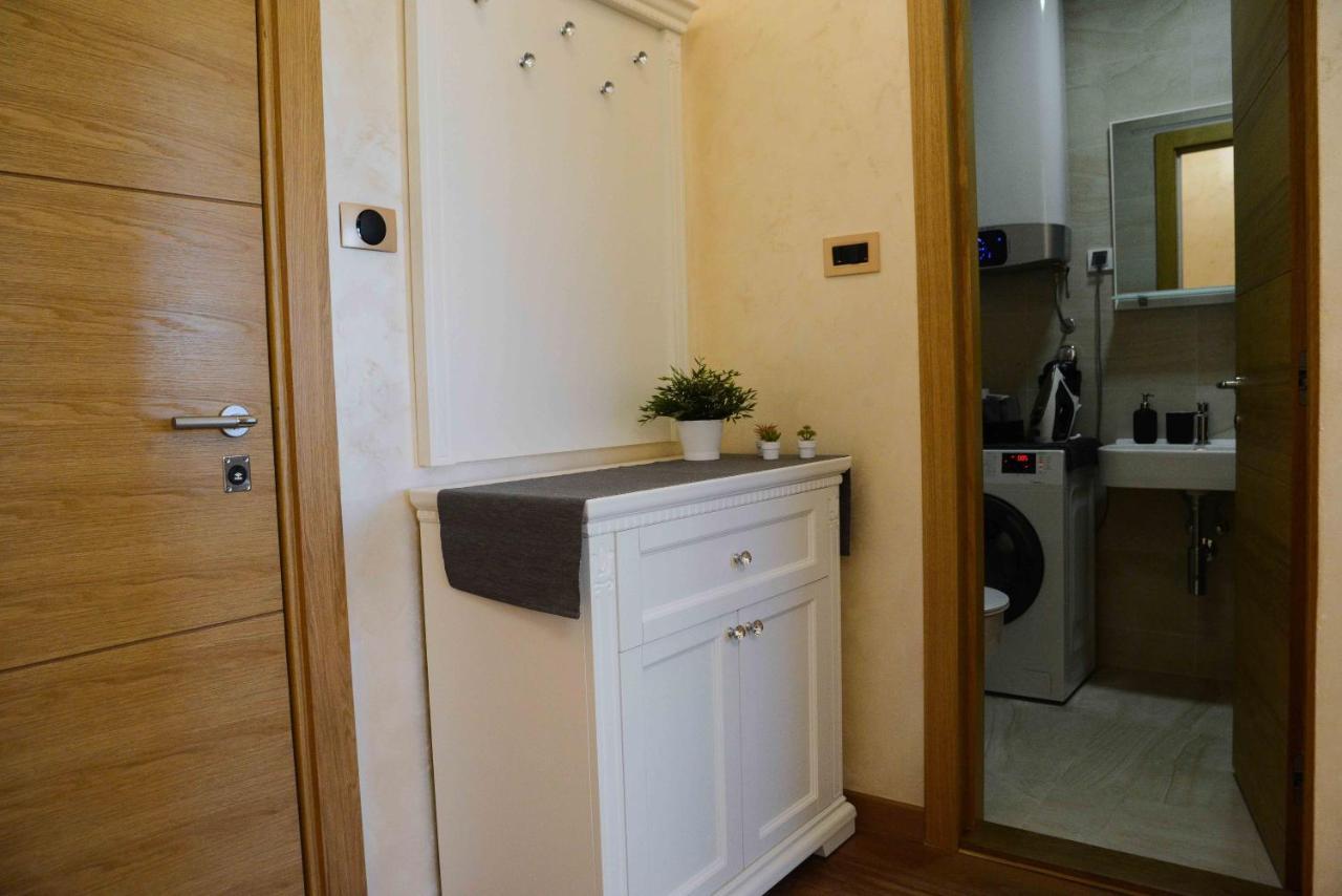 Tesla 70 Apartment With Secure Parking In The Garage Novi Sad Exterior foto