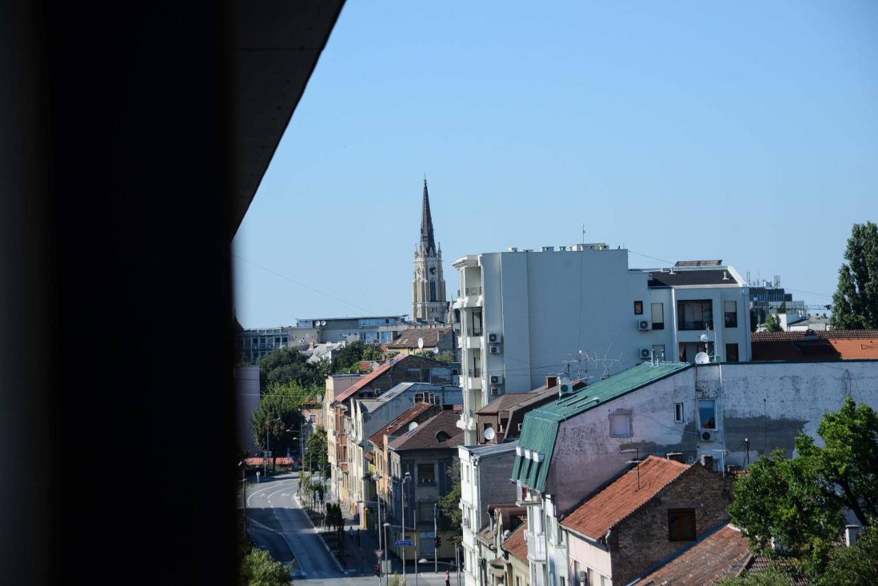 Tesla 70 Apartment With Secure Parking In The Garage Novi Sad Exterior foto